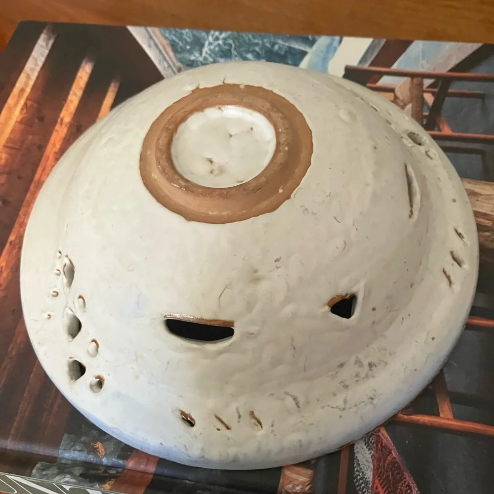 Unique Studio Pottery Bowl with Two Birds - Picture 5 of 7